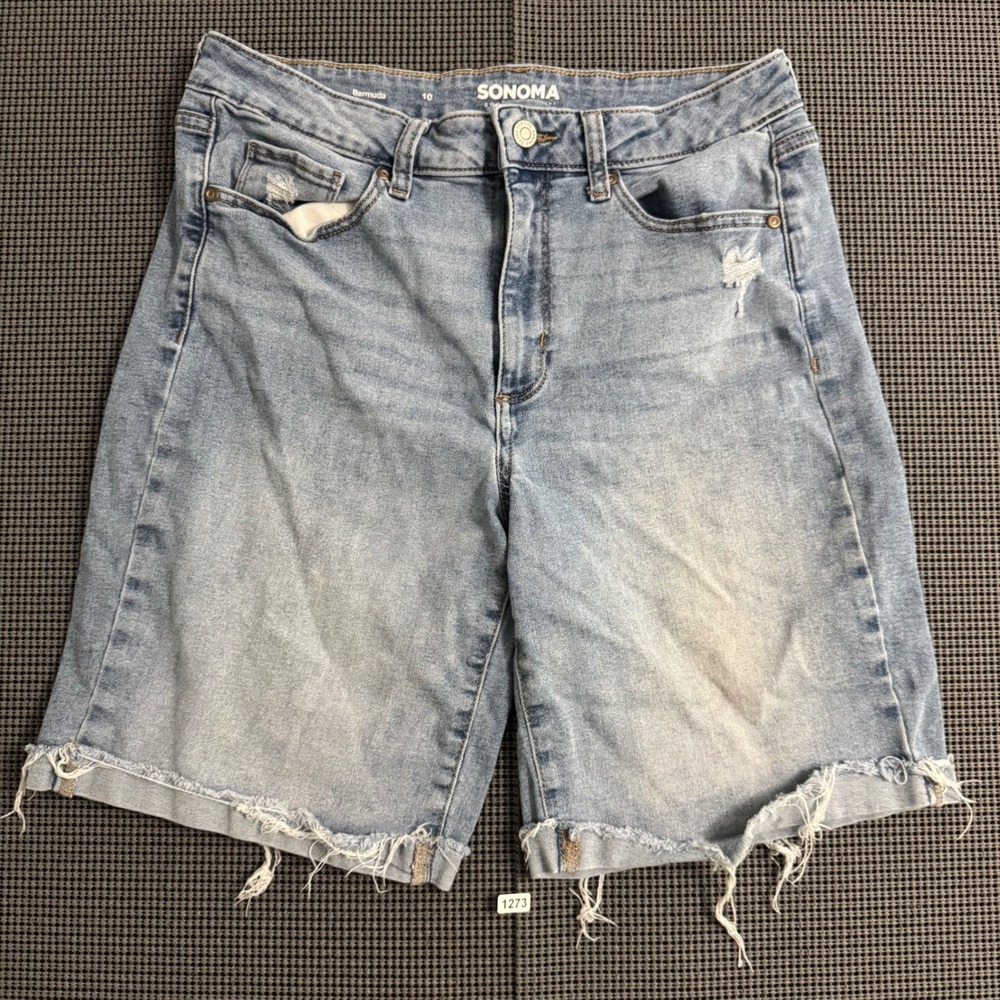 Sonoma Goods for Life Womens Bermuda Denim Shorts Light Wash Distressed Size 10